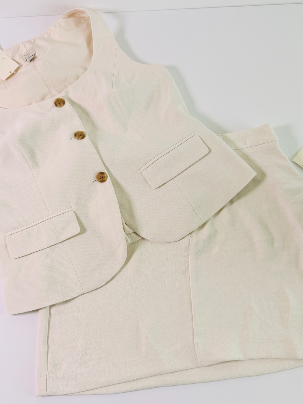 NEW A New Day Cream Vest & Mini Skirt Set – Size Medium